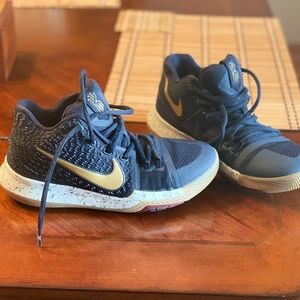 Boys Nike Kyrie blue gold shoes 5Y